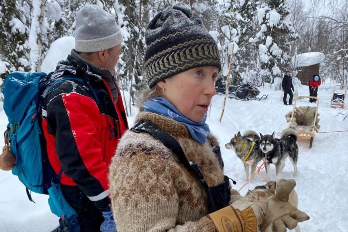 Anna et ses chiens de traîneaux, une musher québécoise en terre lapone. Depuis une dizaine d’années, Anna Johansson exerce la profession de musher en Laponie suédoise sur les bords de la rivière Muonio, qui marque la frontière symbolique entre la Suède et la Finlande.