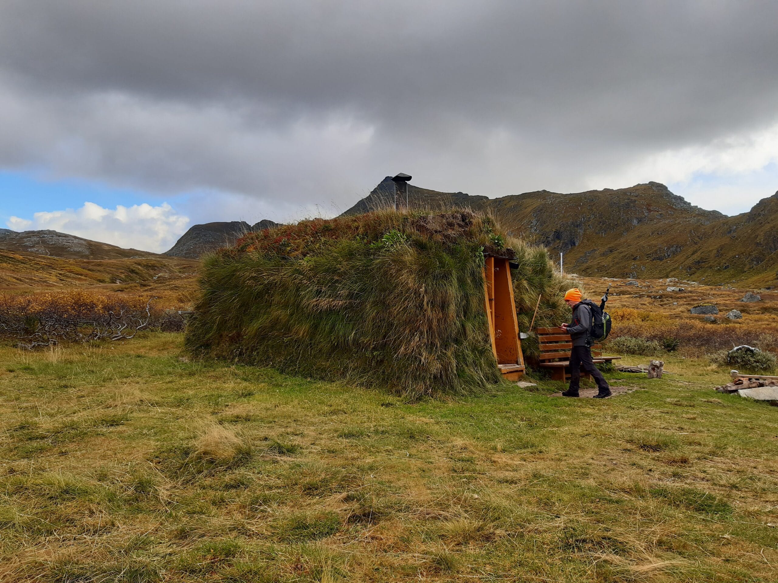 Bienvenu chez vous : partout en Norvège comme ici sur l’archipel des Lofoten, les marcheurs peuvent dormir quelques nuits dans un refuge mis à leur disposition. En libre-service comme ici ou gardés, ils sont entretenus par les bénévoles de l’Association norvégienne de randonnée (Den norske Turistforening, DNT), qui en gère environ 550 dans tout le pays.