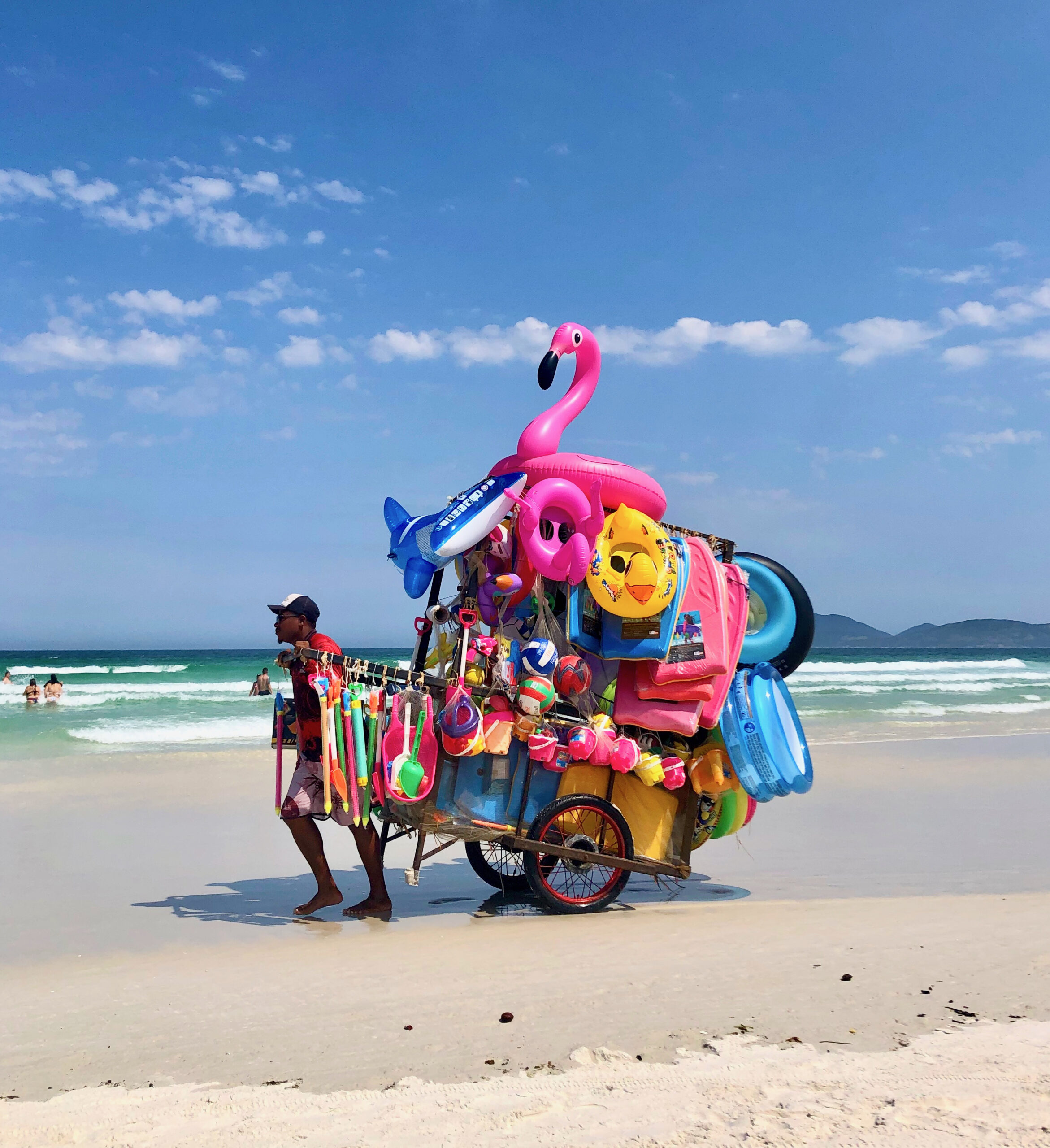 Brésil-Brasil-Brazil-Praia-das-dunas-Cabo-Frio-État-de-Rio-Janeiro-vendedor-vendeur d'articles de plage