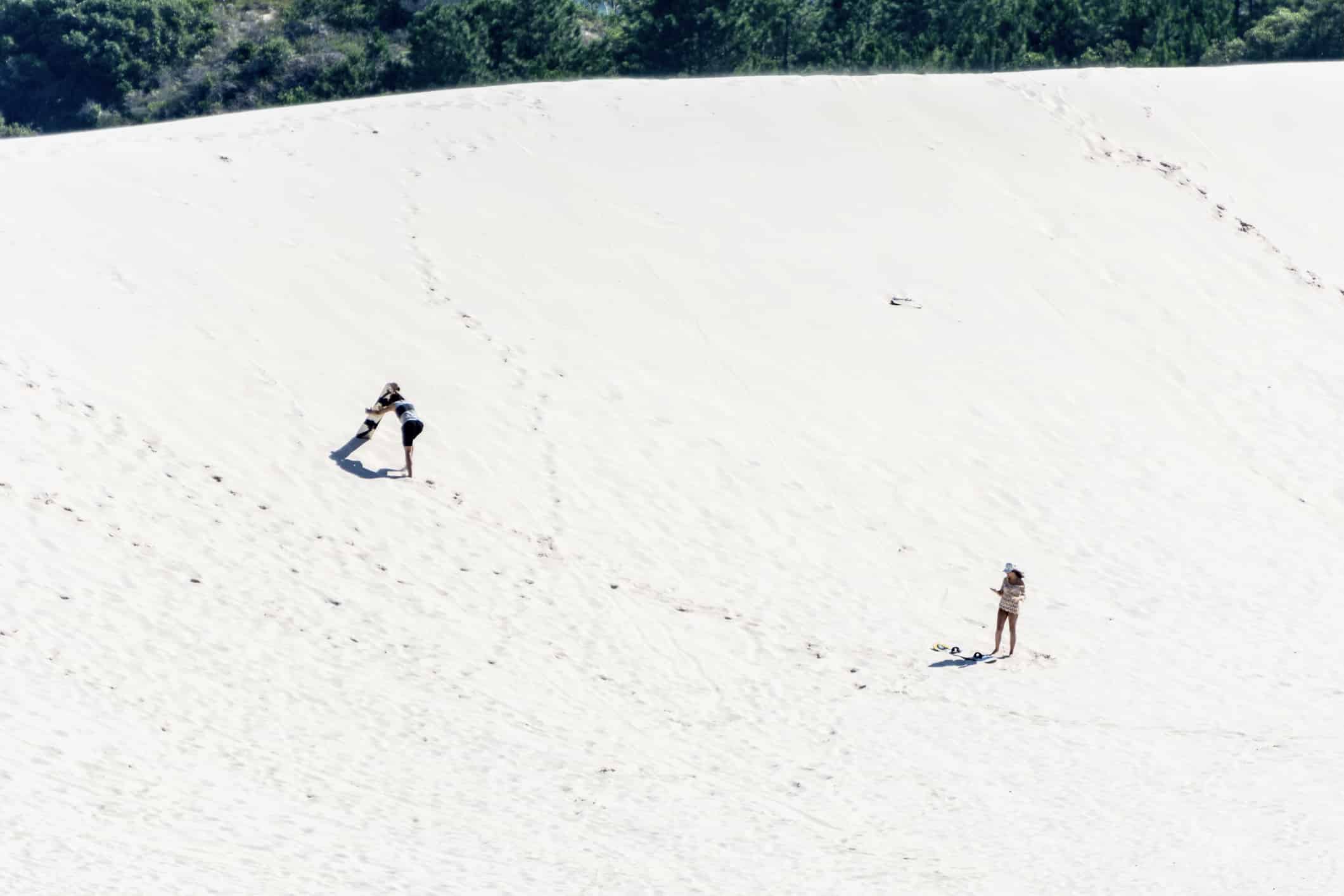 Explorer les dunes de Joaquina à Florianópolis au sud du Brésil et rencontrer des sandboarders, les surfeurs des sables