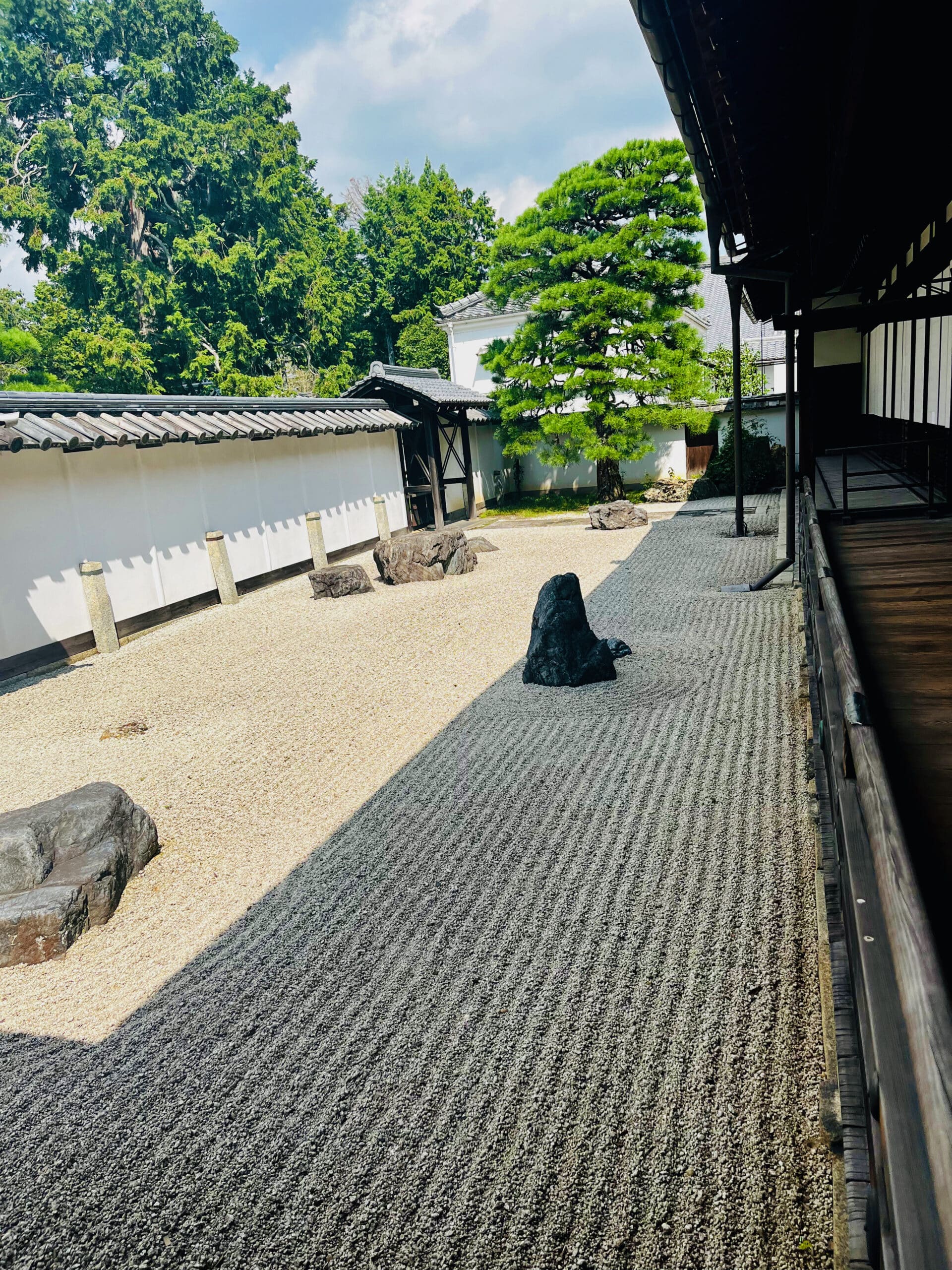 Japon-Kyoto-Nazen-Ji-temple-bouddhiste-bouddhisme-zen-jardins-secs
