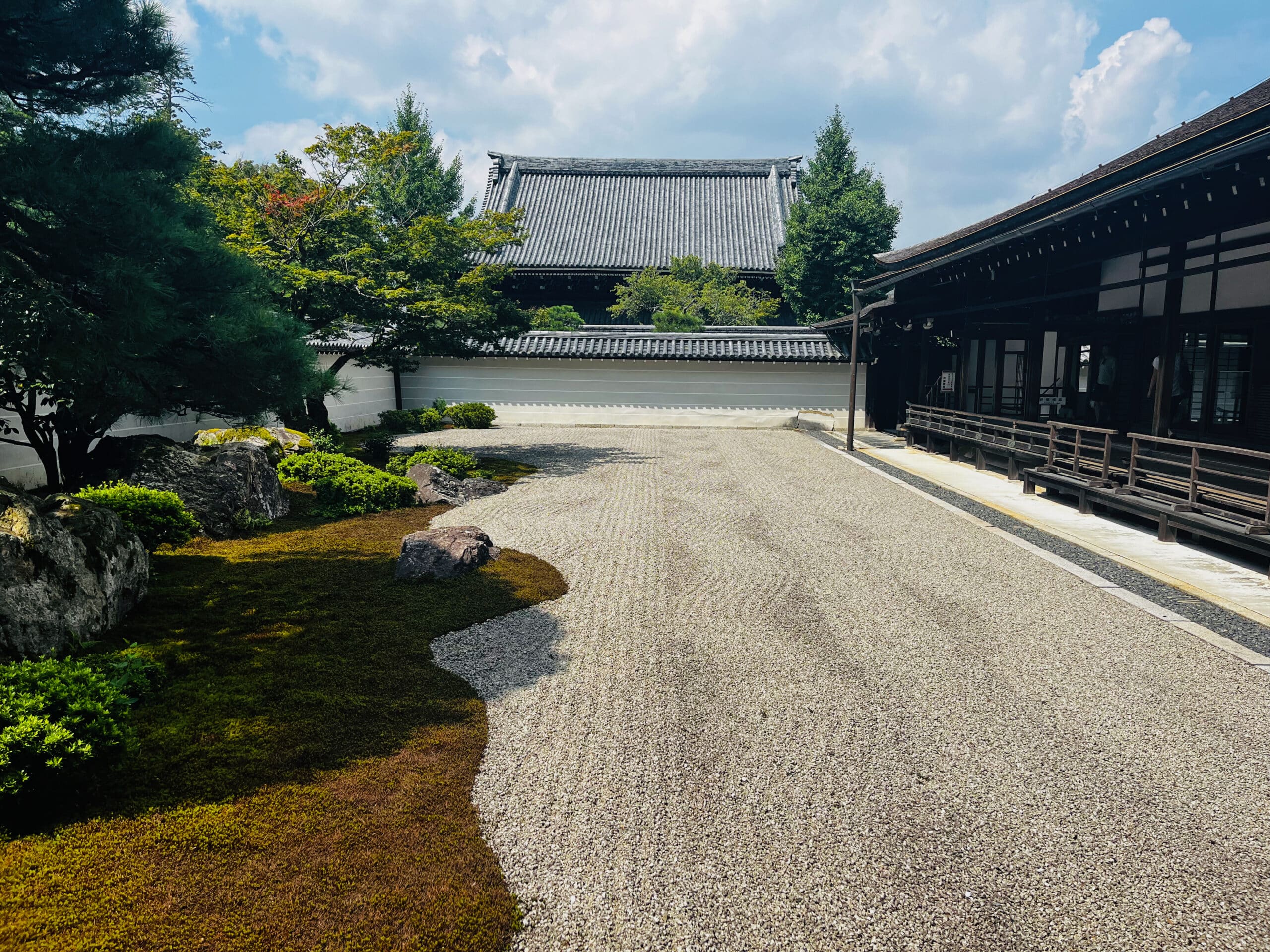 Japon-Kyoto-Nazen-Ji-temple-bouddhistes-bouddhisme-zen-jardin-sec.jpeg