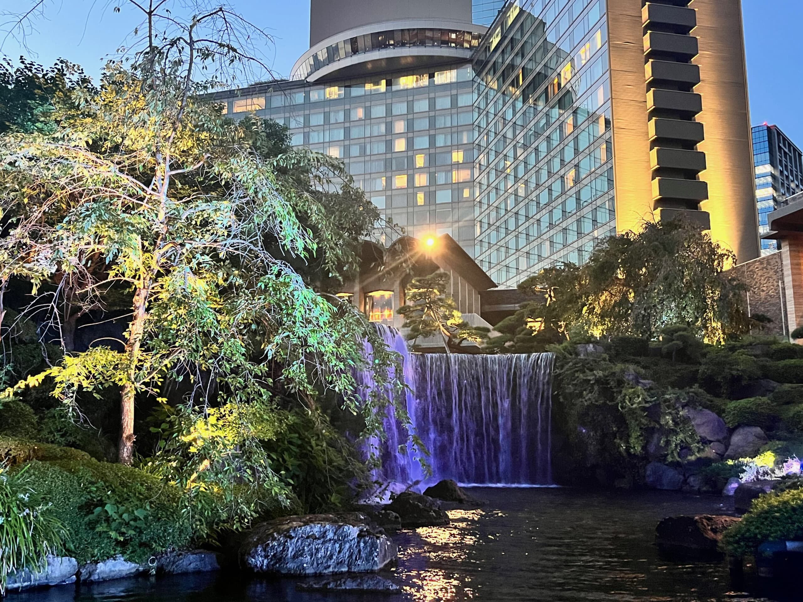 Japon-Tokyo-hotel-New-Otani-The-Main-cascade-Garden-pierre