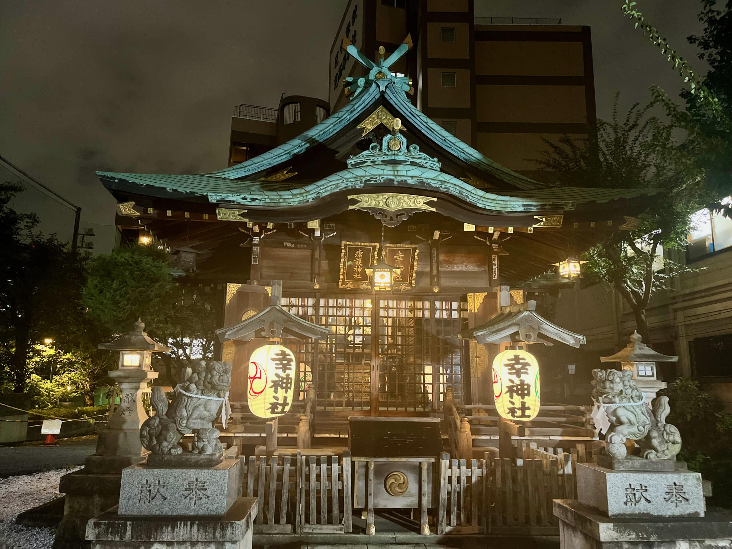 Tokyo-Japon-Tour-Sanctuaire-Tokyo-gardiens-komainu-Shinto-Saiwai