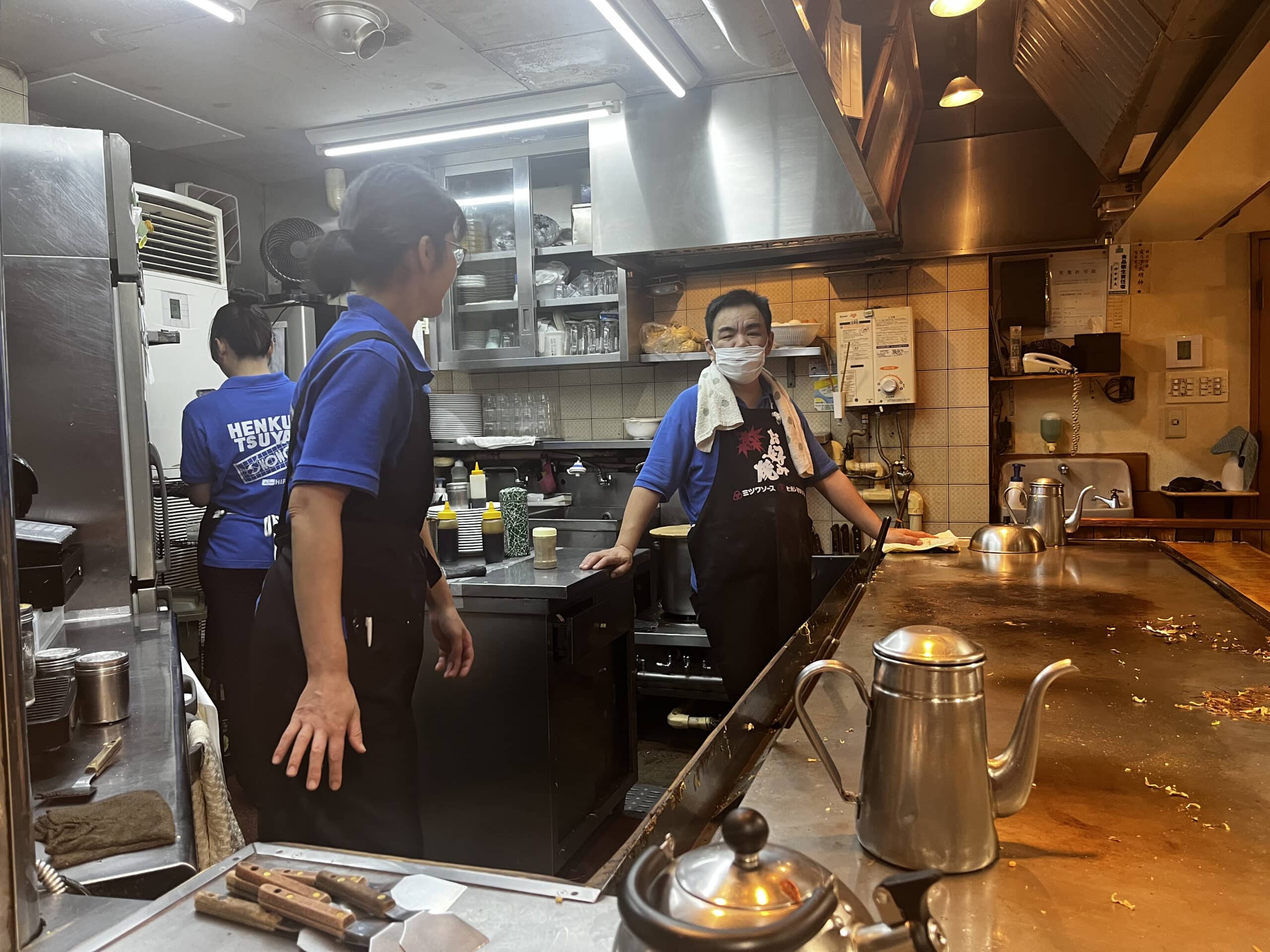 Japon-Hiroshima-okonomiyaki-Henkutsuya-restaurant-crepe-japonaise-Okonomimura-Shintenchi-omelette-japonaise-Academie-de-okonomiyaki