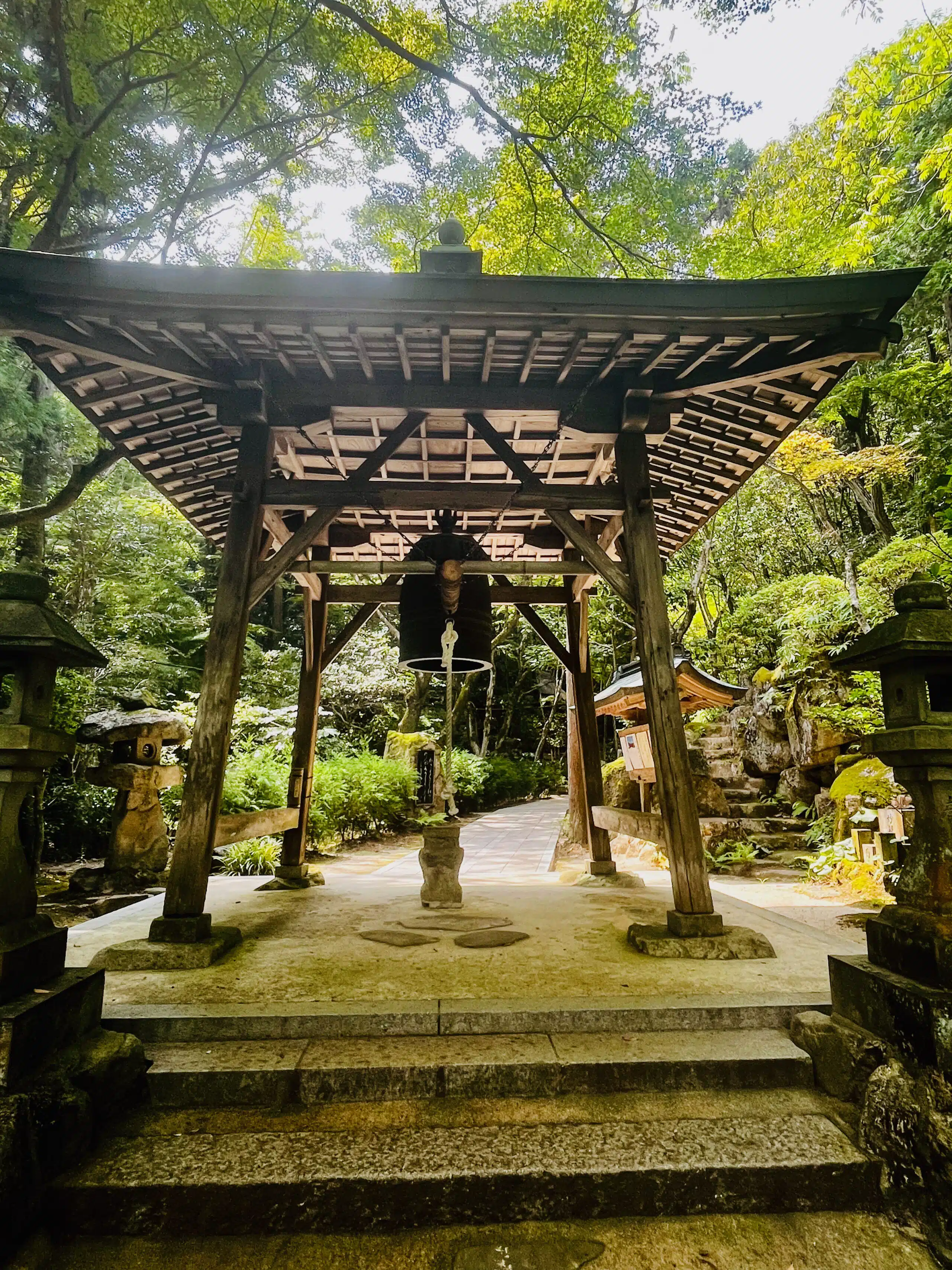 Japon-Hiroshima-Mitaki-dera-temple-bell-cloche-bouddhisme-Shingon-zen