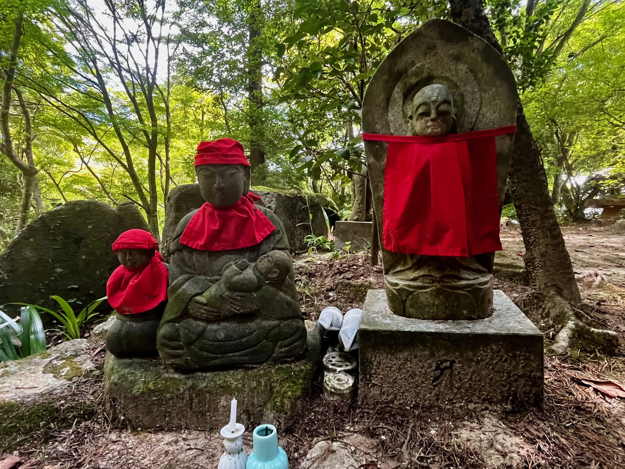 Japon-Hiroshima-Mitaki-dera-temple-bouddhisme-Shingon-Jizo-Kukai-enfant