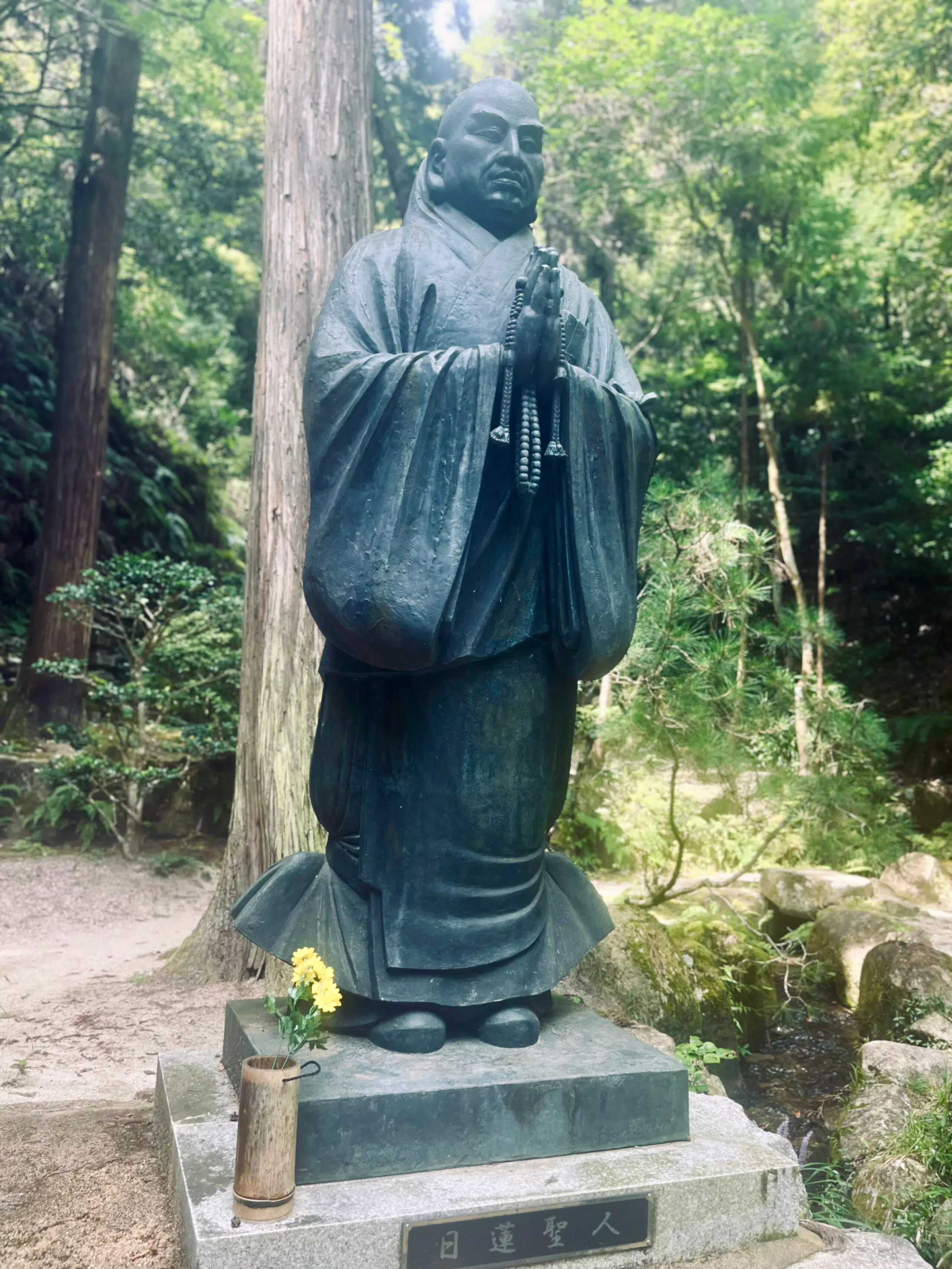 Japon-Hiroshima-Mitaki-dera-temple-bouddhisme-zen-monks-Shingon-Nichiren-statue