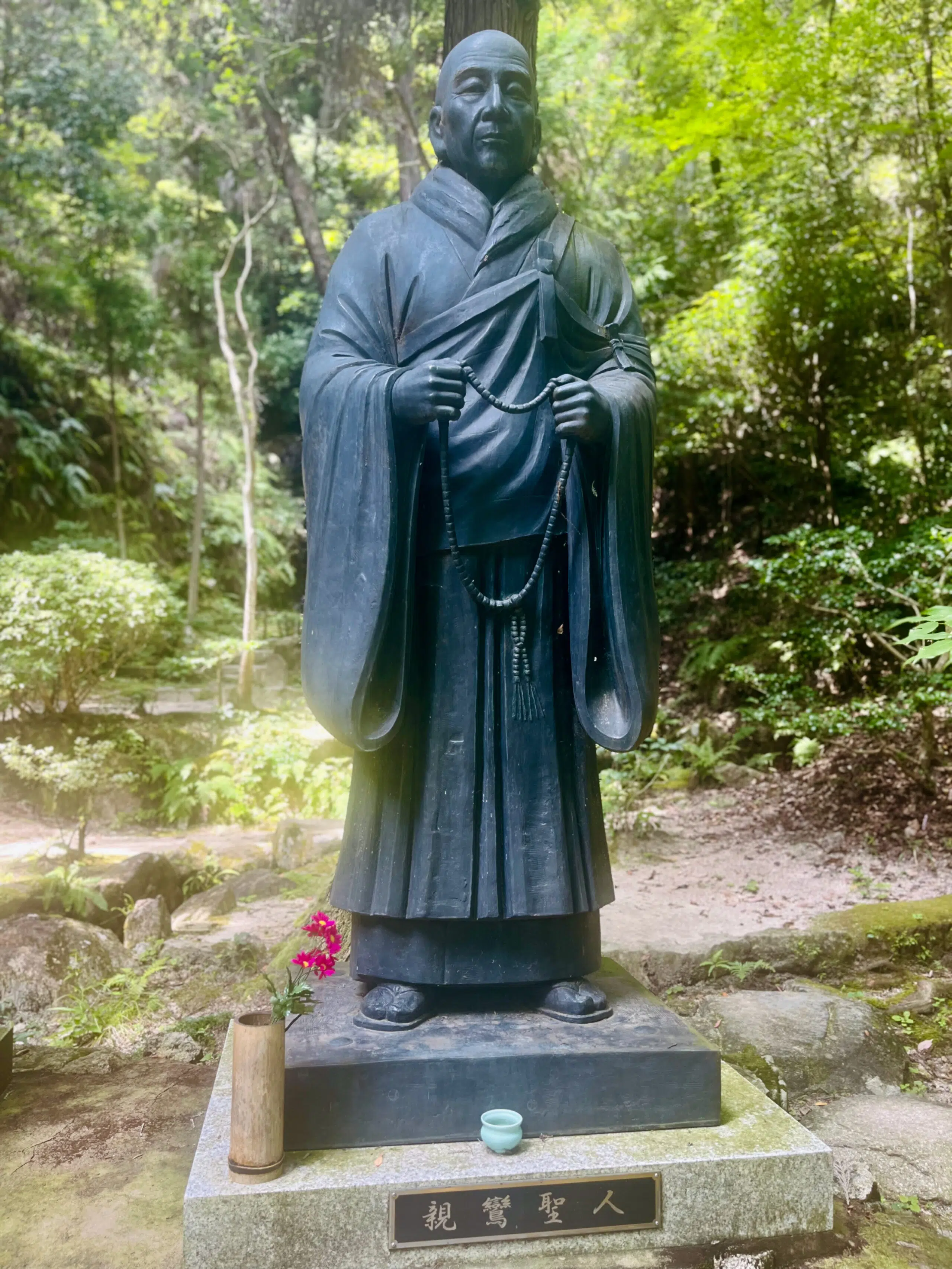 Japon-Hiroshima-Mitaki-dera-temple-bouddhisme-zen-monks-Shingon-Shinran-statue