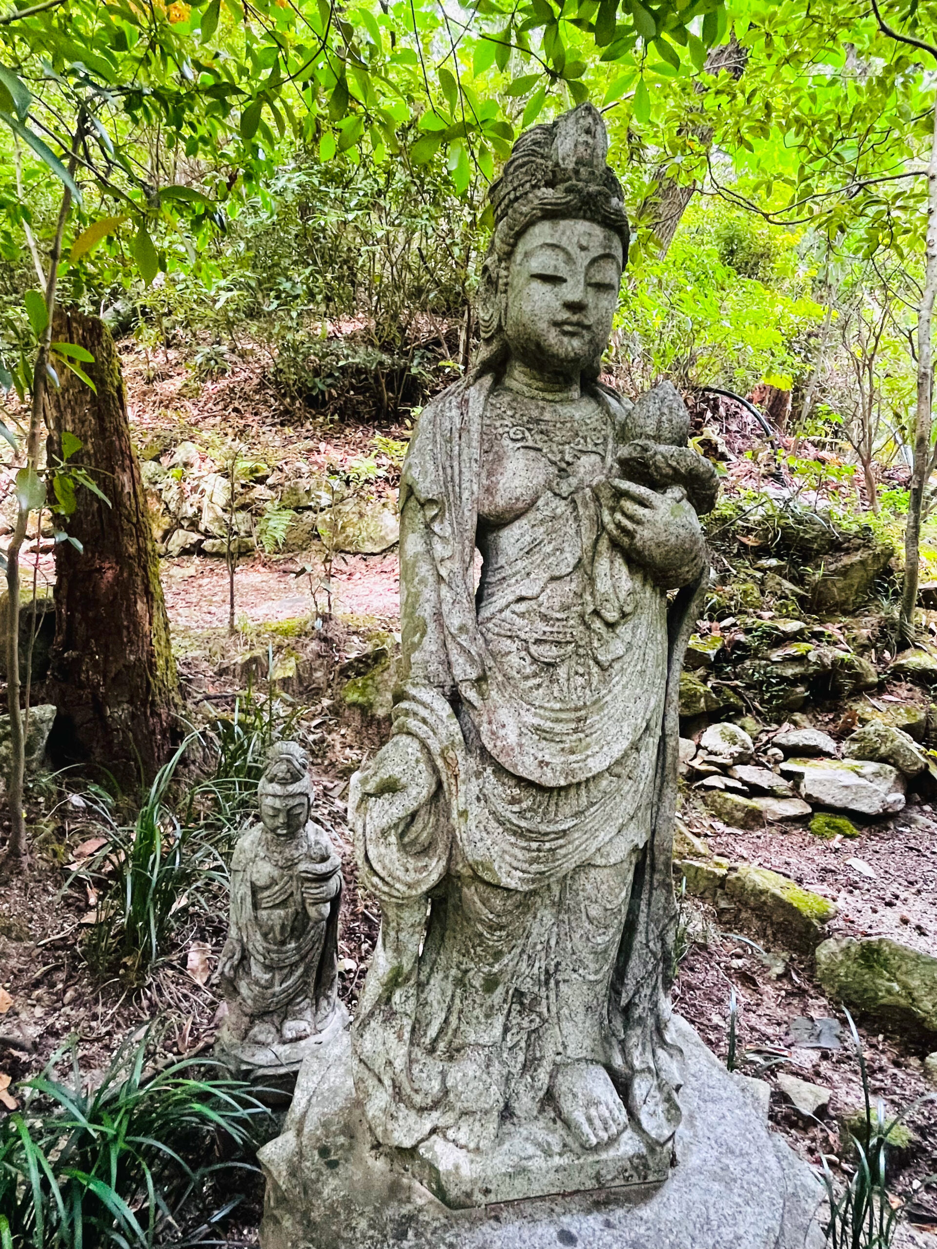 Japon-Hiroshima-Mitaki-dera-temple-bouddhisme-zen-monks-Shingon-statues